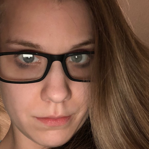 Meet your Posher, Carly - Picture 5 of 5